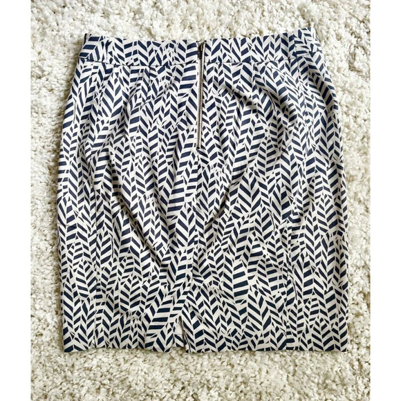 Loft Petite 6P Cream & Gray Geometric Print Pencil Skirt - Picture 3 of 3